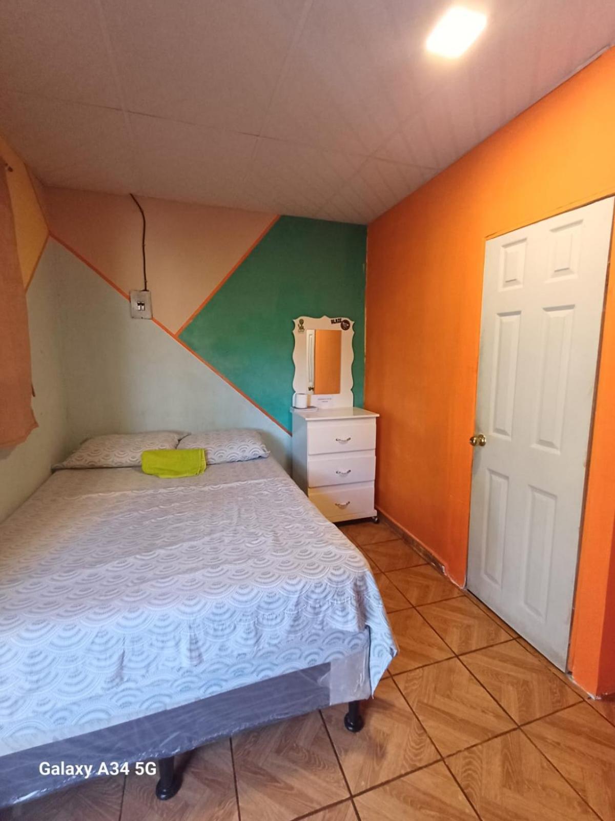 Hostal Nina Oly Tamanique Quarto foto